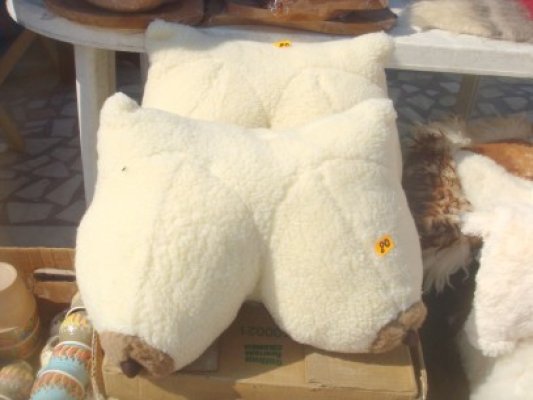 Sâni de vânzare, pe tarabele de la Piaţa Ţărănească